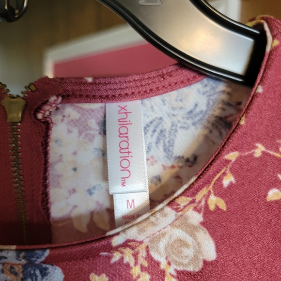 Pale Brick Red, Blue, Yellow Flower Dress w/Flutter Sleeves - Sz M - Like New! - Picture 4 of 4